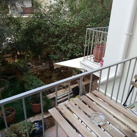 Modern, Ideally Located Studio Apartment Athen Exterior foto