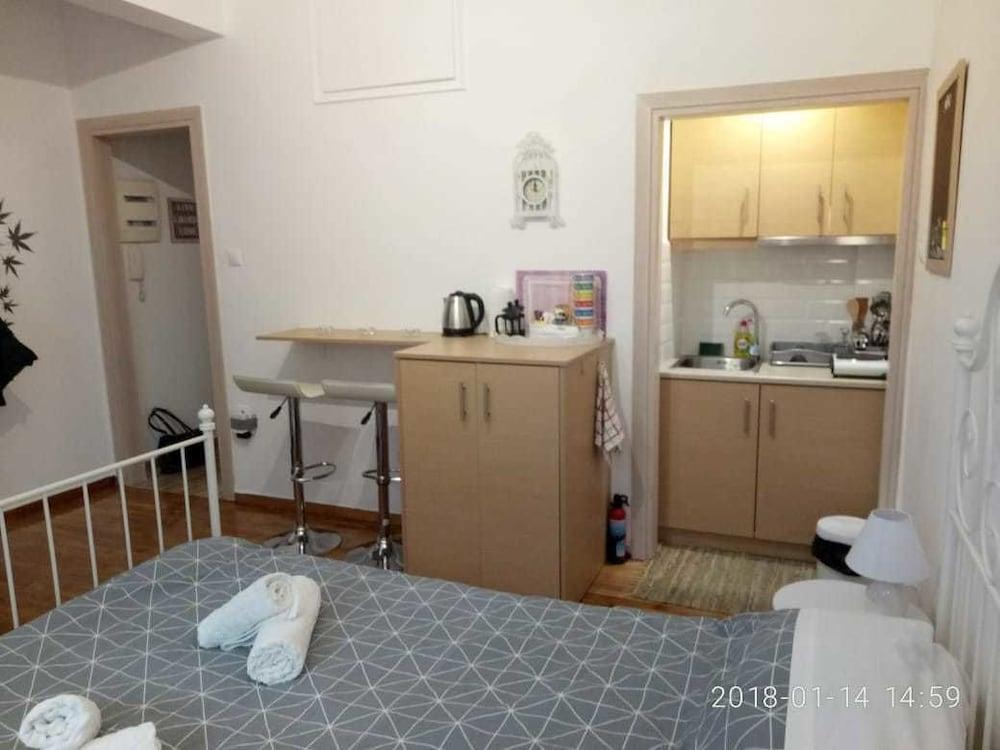 Modern, Ideally Located Studio Apartment Athen Exterior foto