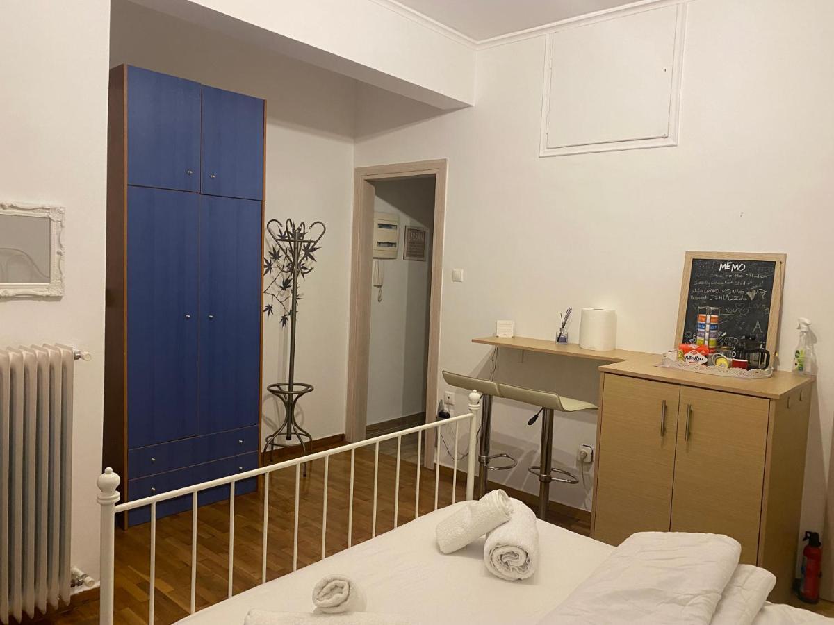 Modern, Ideally Located Studio Apartment Athen Exterior foto
