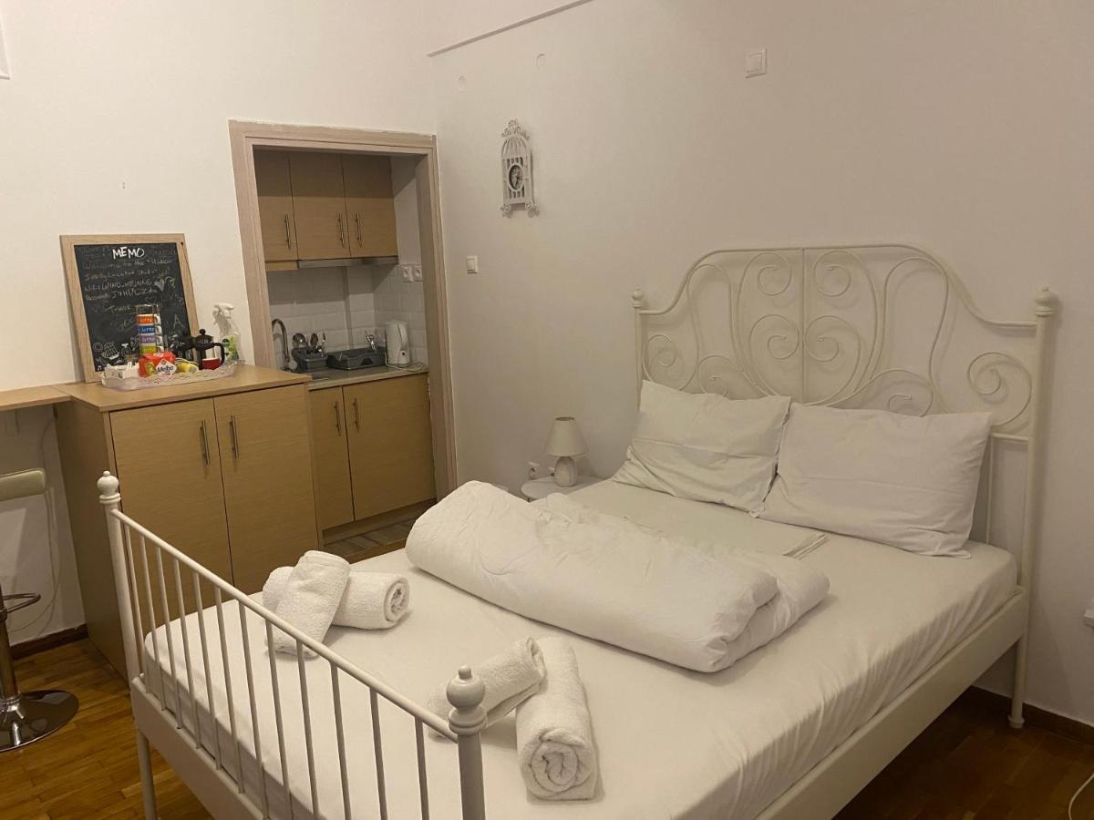 Modern, Ideally Located Studio Apartment Athen Exterior foto