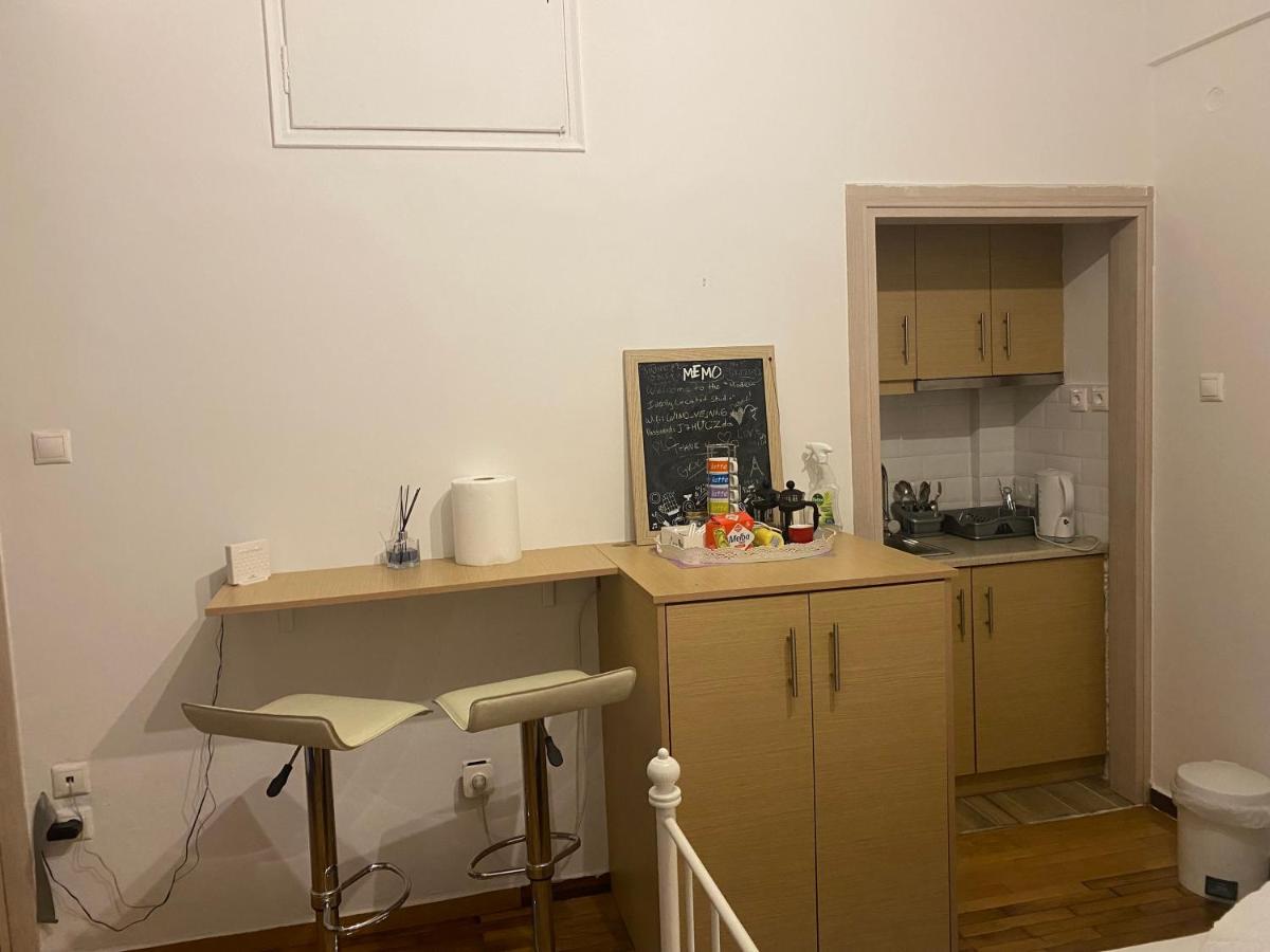 Modern, Ideally Located Studio Apartment Athen Exterior foto