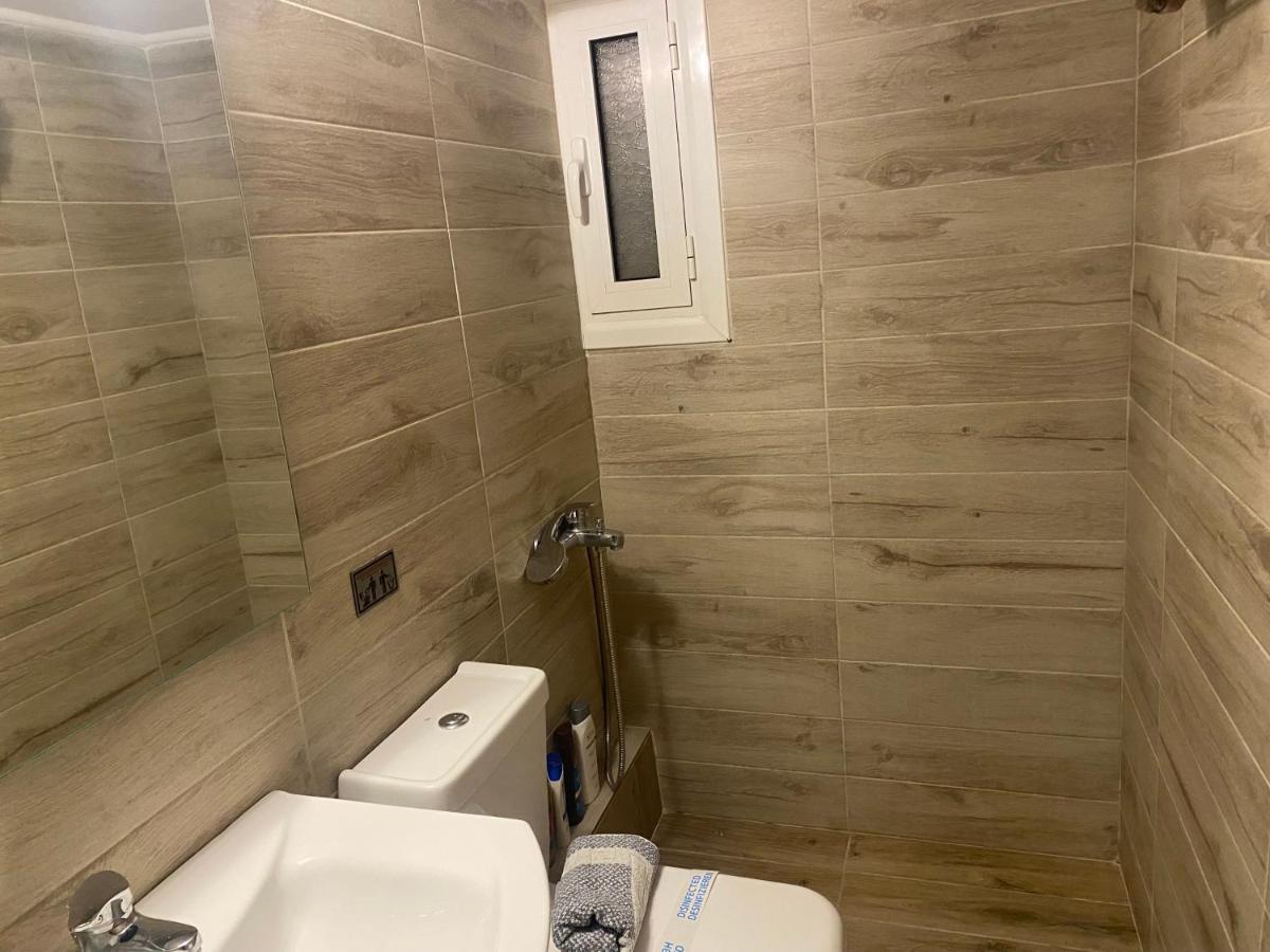 Modern, Ideally Located Studio Apartment Athen Exterior foto
