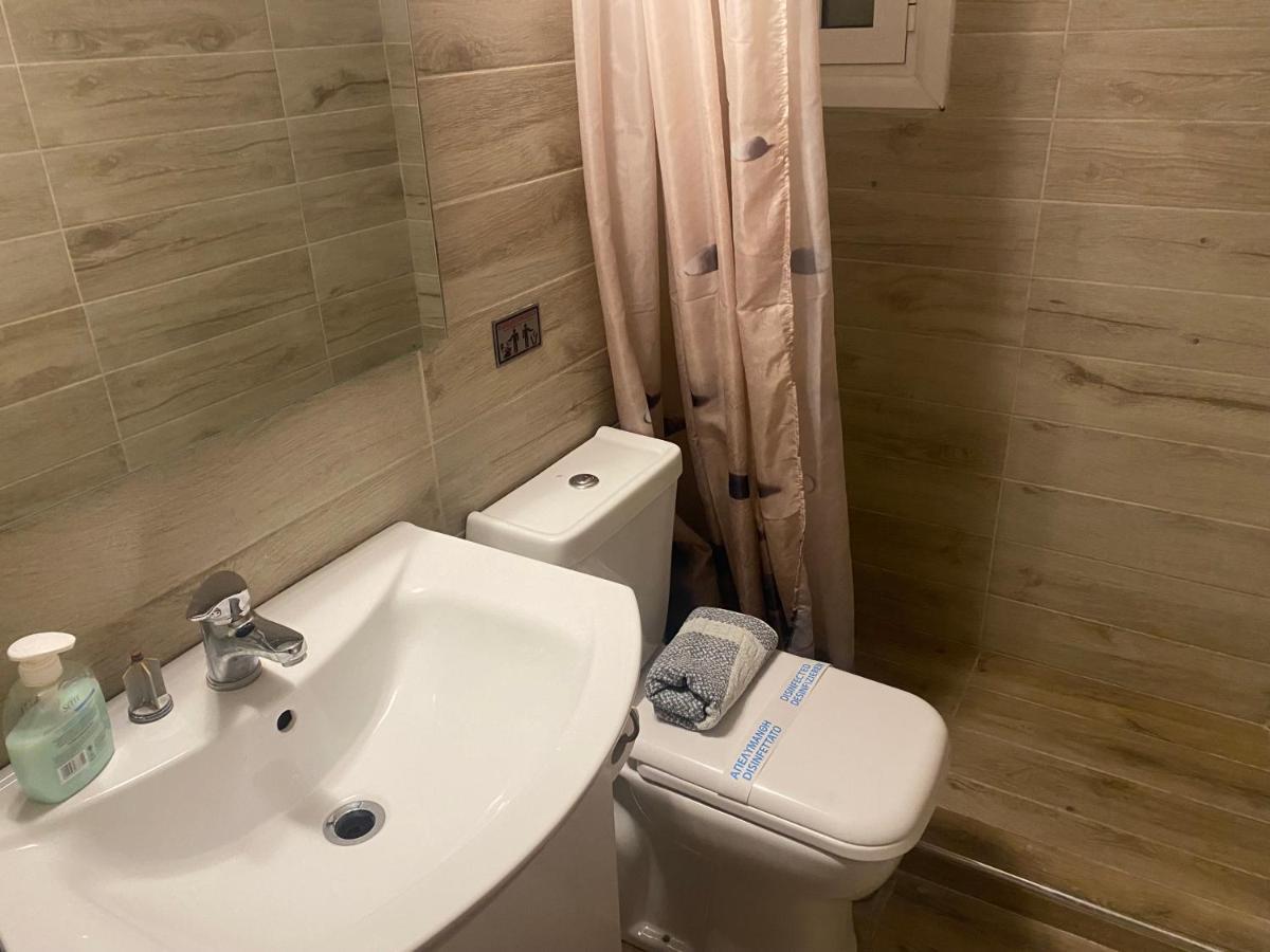 Modern, Ideally Located Studio Apartment Athen Exterior foto