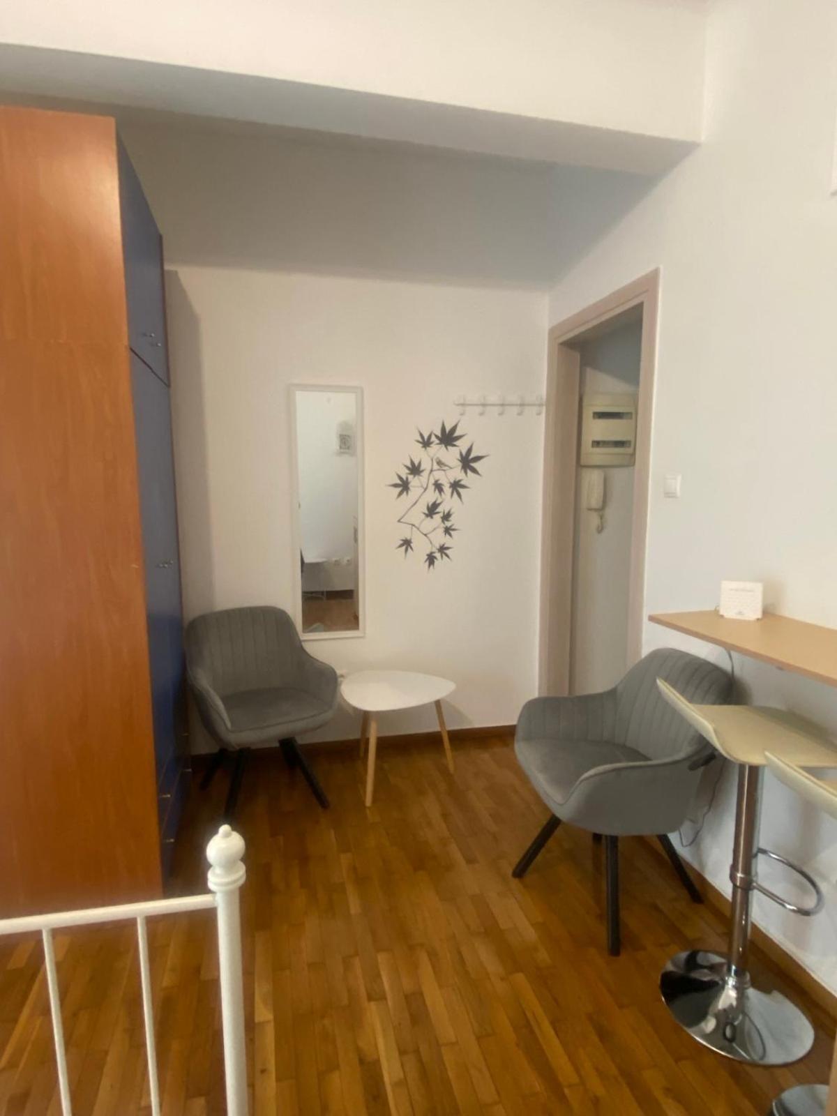 Modern, Ideally Located Studio Apartment Athen Exterior foto