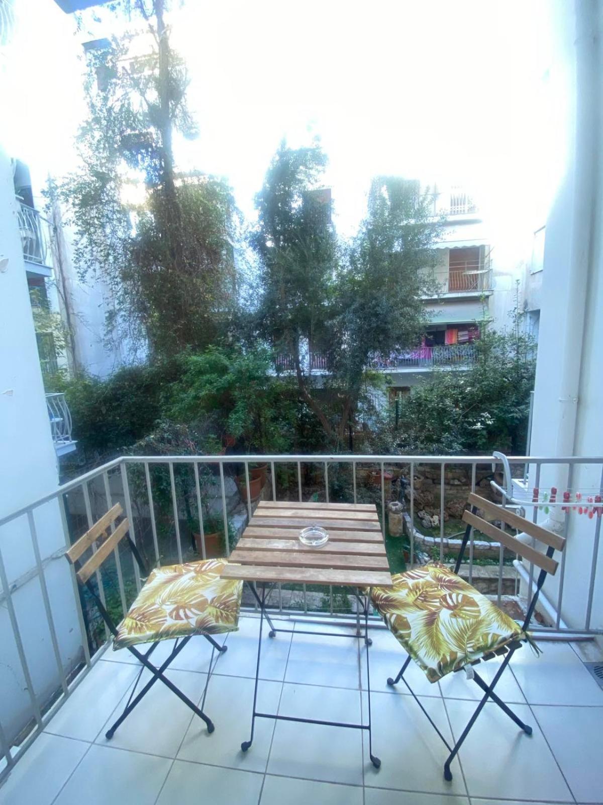 Modern, Ideally Located Studio Apartment Athen Exterior foto