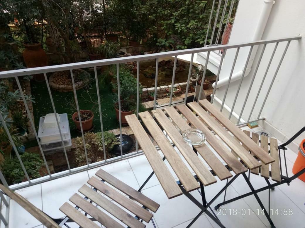 Modern, Ideally Located Studio Apartment Athen Exterior foto