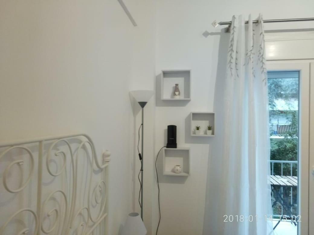 Modern, Ideally Located Studio Apartment Athen Exterior foto
