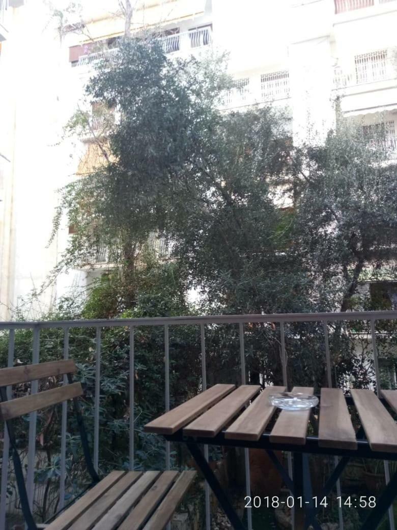 Modern, Ideally Located Studio Apartment Athen Exterior foto