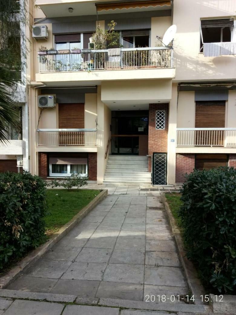 Modern, Ideally Located Studio Apartment Athen Exterior foto