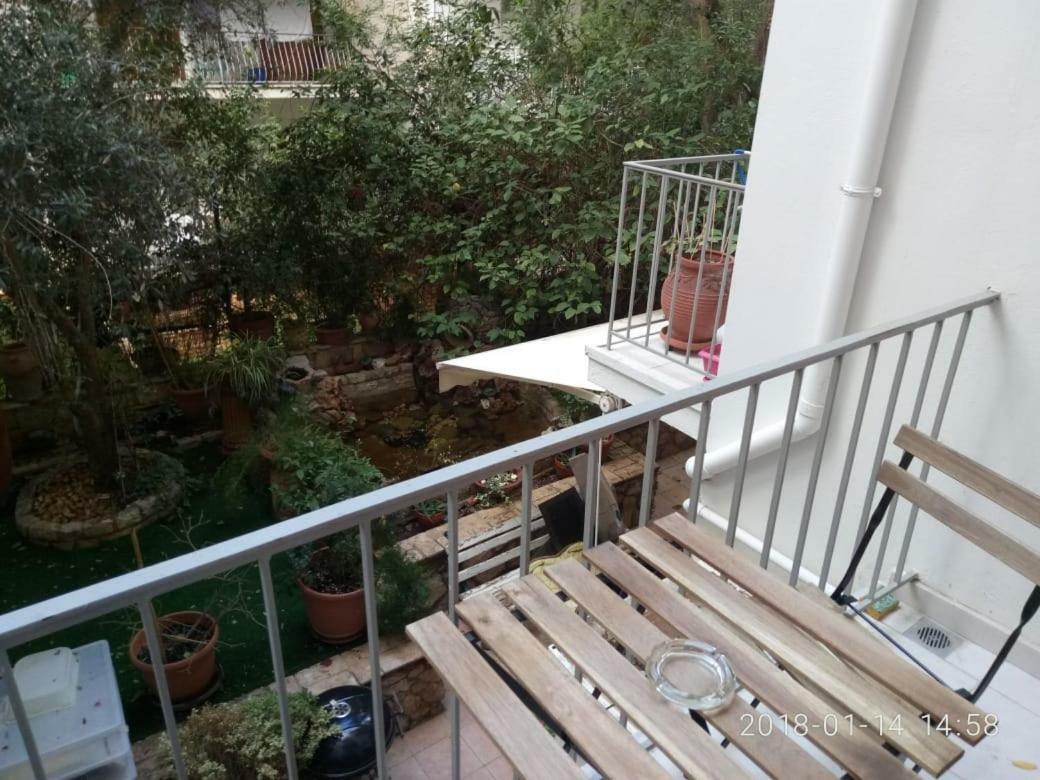 Modern, Ideally Located Studio Apartment Athen Exterior foto