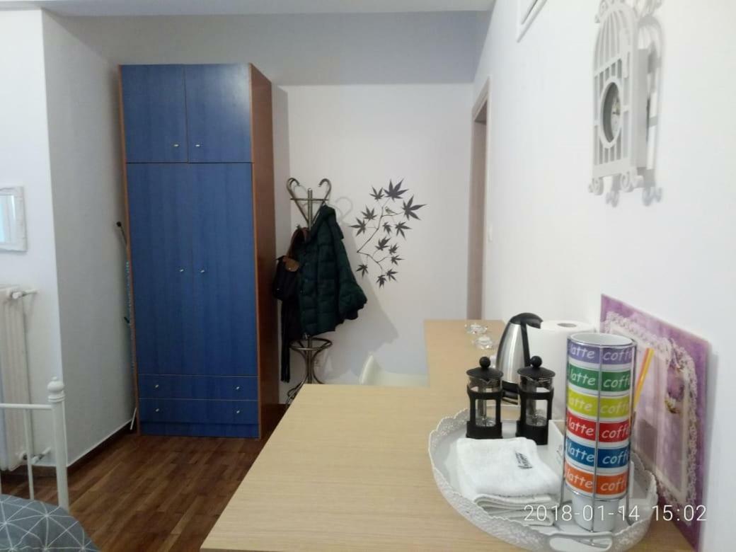 Modern, Ideally Located Studio Apartment Athen Exterior foto