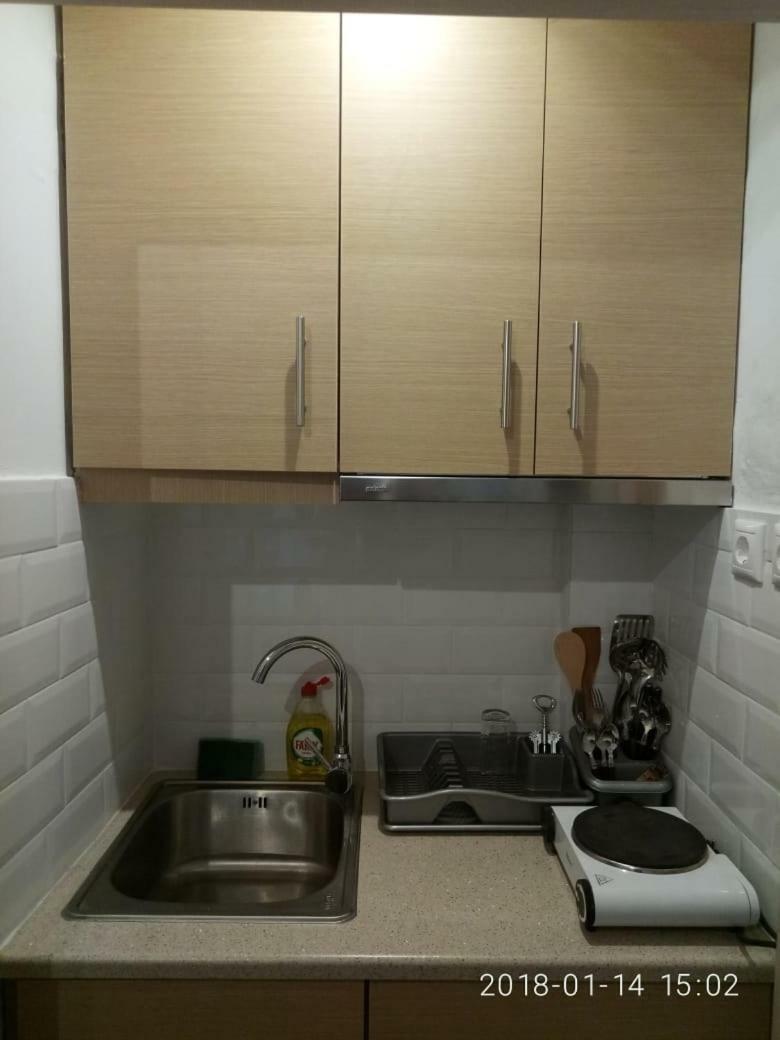 Modern, Ideally Located Studio Apartment Athen Exterior foto